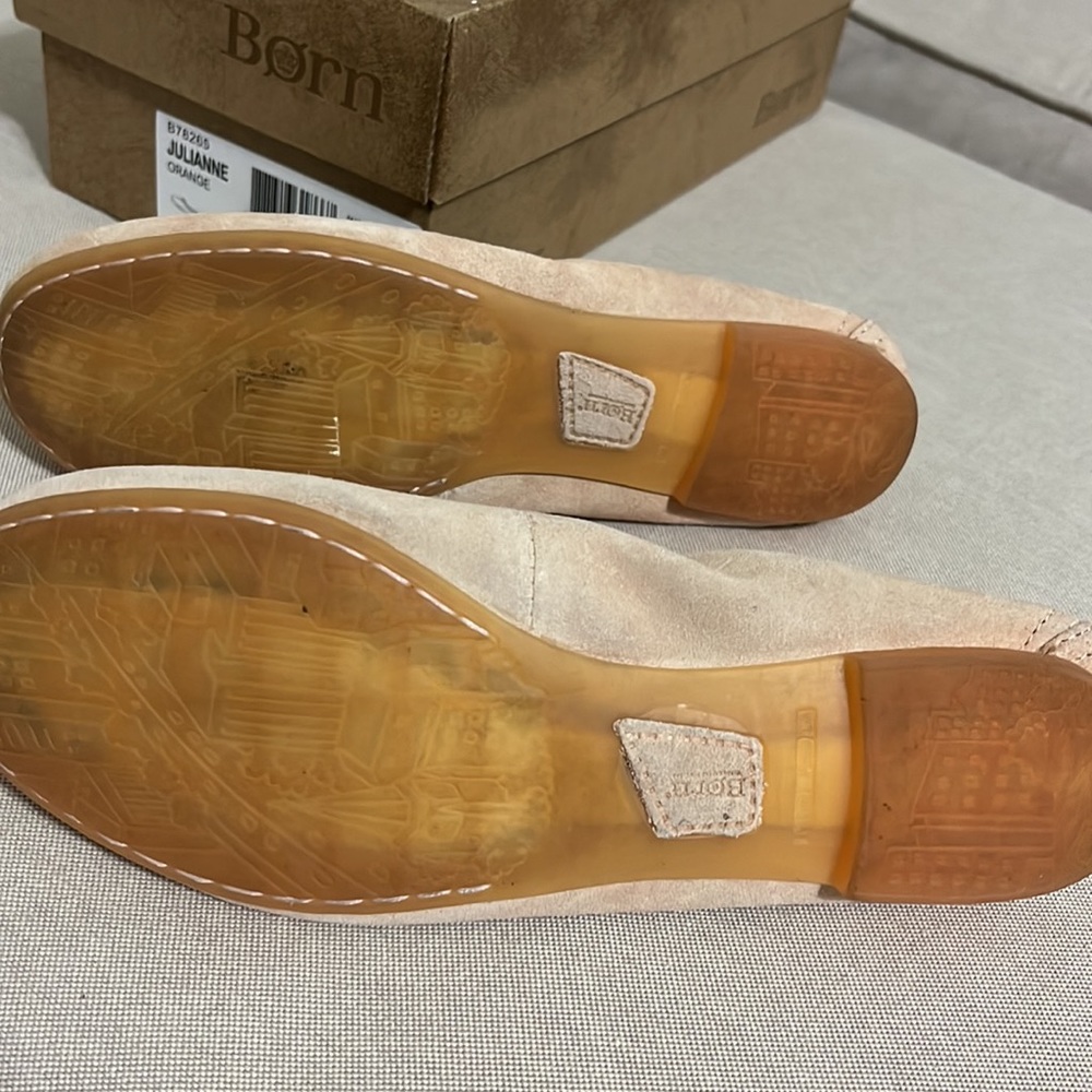 Born Suede Ballet Flats.Genuine leather Size 7 Nude/Slightly Baby pink color.New - Picture 7 of 8